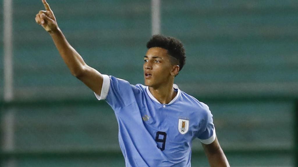 Álvaro Rodríguez, celebrando un gol con la selección de Uruguay en el Campeonato Sudamericano sub20