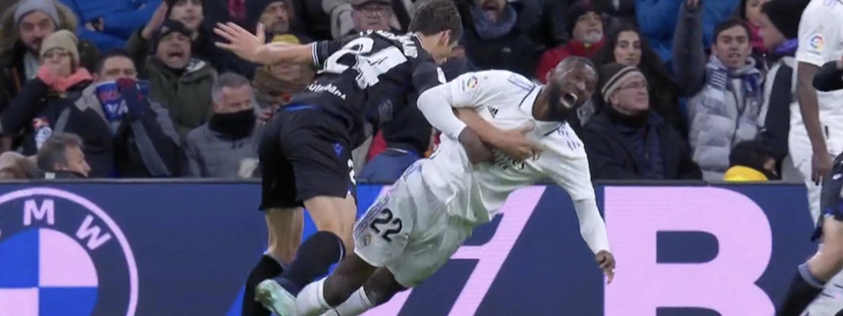 El penalti a Rüdiger por agarrón que pidió el Real Madrid: 