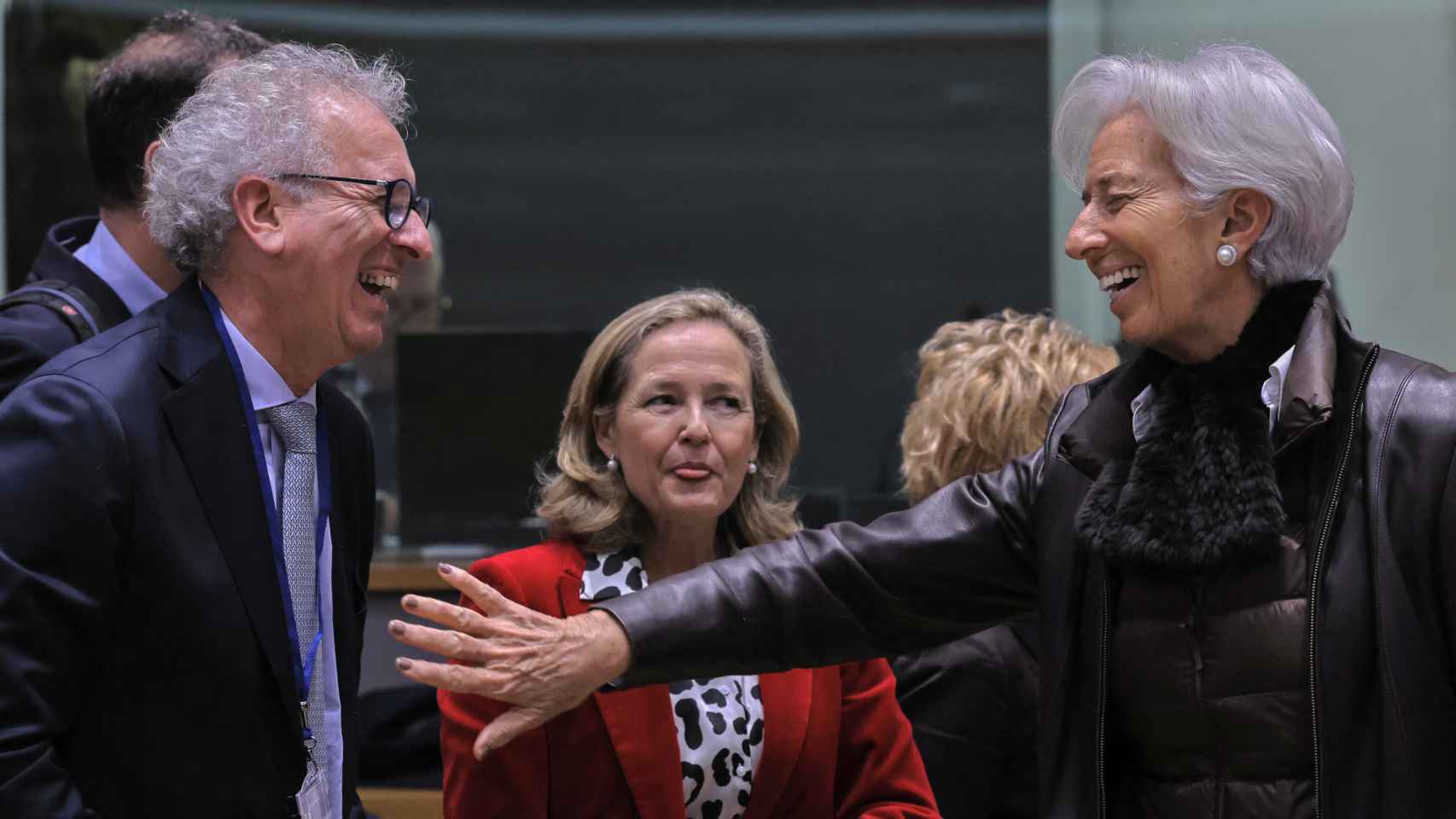 El director gerente del MEDE, Pierre Gramegna, la vicepresidenta del Gobierno y ministra de Economía, Nadia Calviño, y la presidenta del BCE, Christine Lagarde.