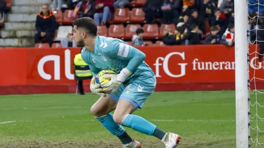 Rubén Yáñez durante el Sporting de Gijón vs. Málaga CF