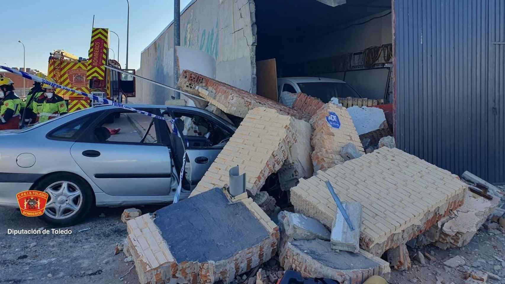 El impacto del coche derribó parte de la fachada. Imagen de CPEIS Toledo.