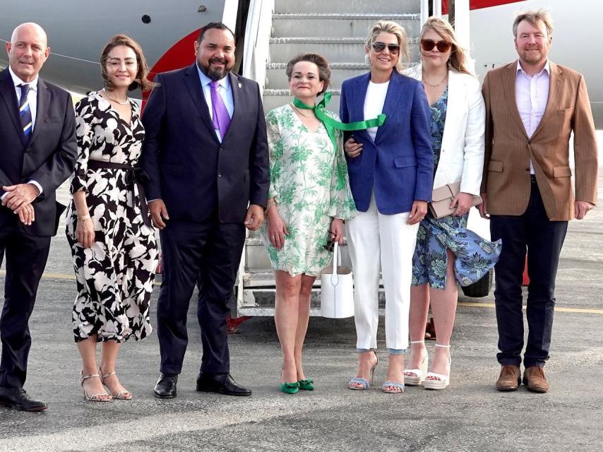 La Reina a su llegada a Bonaire.