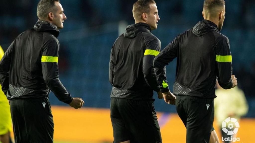 Sobrino Magán, Alberola Rojas y Hernández Ramos en el calentamiento del Celta de Vigo-Villarreal del pasado 13 de enero en Balaídos. Foto: La Liga