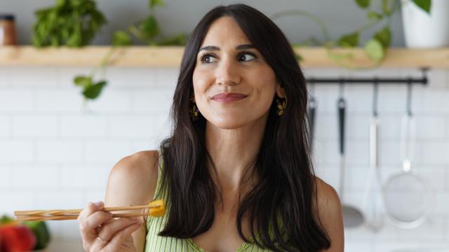 La 'influencer' que triunfa haciendo veganos y disfrutones los platos de toda la vida