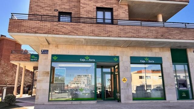 Oficina de Caja Rural de Soria en la zona de Los Royales, en Soria.