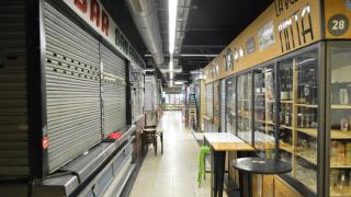 Los mercados 'fantasma' de Madrid: puestos cerrados, ofertas de traspaso o 'convertidos' en bares