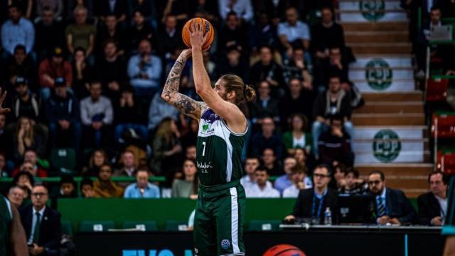 Dylan Osetkowski durante el Limoges vs. Unicaja de Málaga