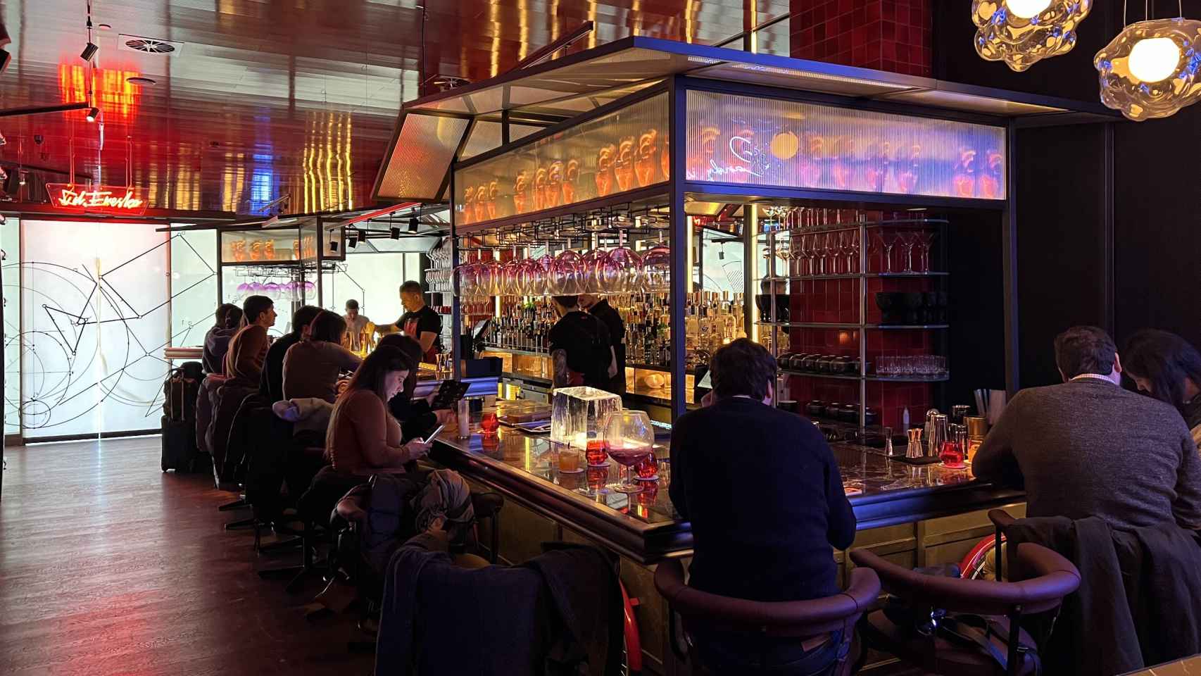El nuevo cóctel bar de StreetXO es la principal forma de espera para entrar