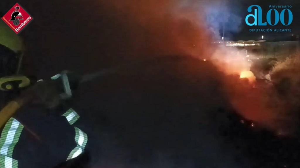 Imagen del incendio de madrugada.