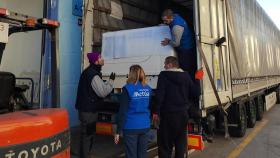 Sale de A Coruña un nuevo tráiler con 18 toneladas de ayuda humanitaria para Ucrania
