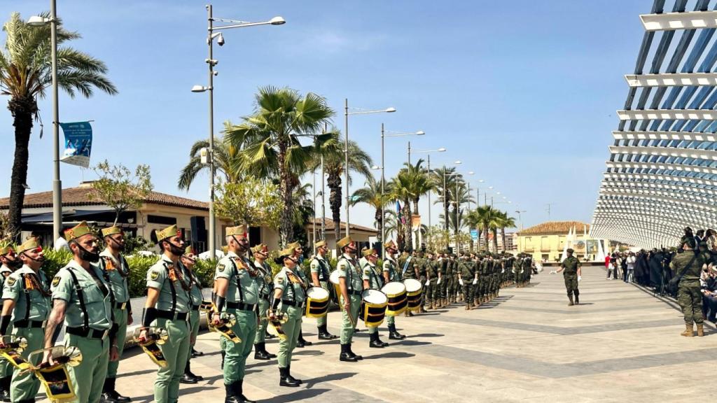 Benidorm acogerá la jura de bandera de personal civil. En la imagen la realizada en Torrevieja en 2022.