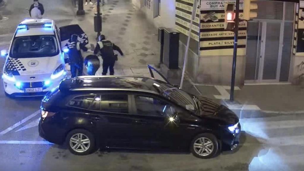 Detenido en la capital por amenazar e intentar robar un vehículo VTC al conductor