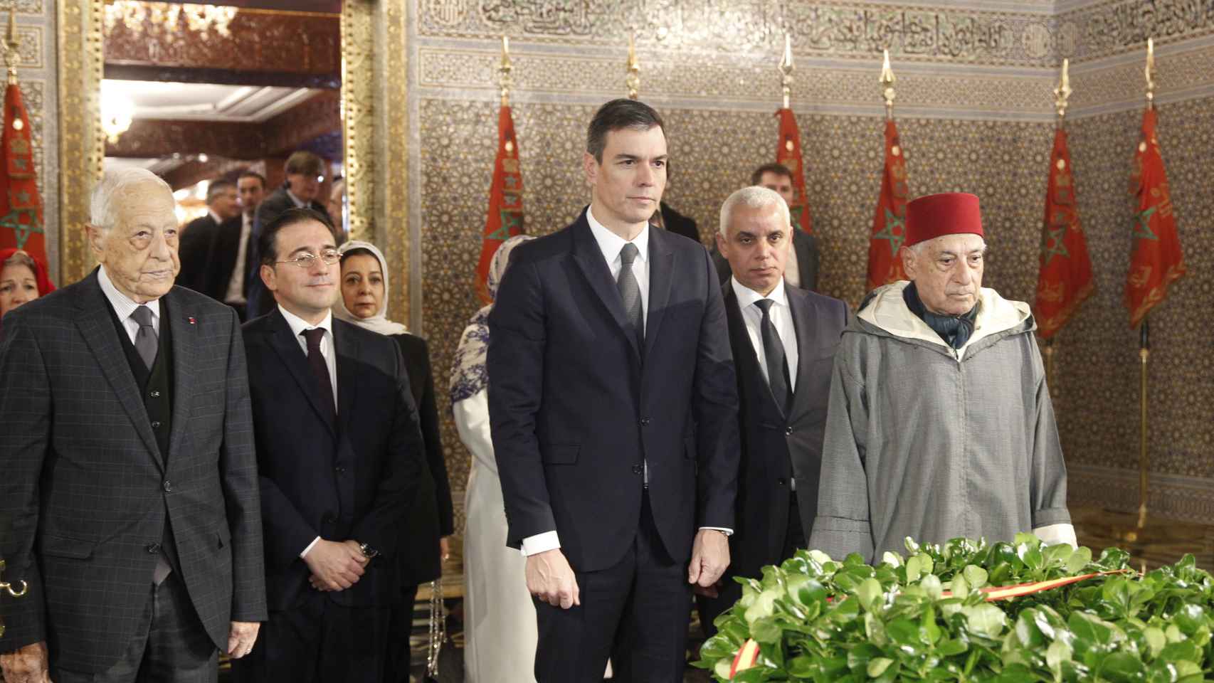 El presidente del Gobierno, Pedro Sánchez, visita el Mausoleo de Mohamed V en Rabat, Marruecos.