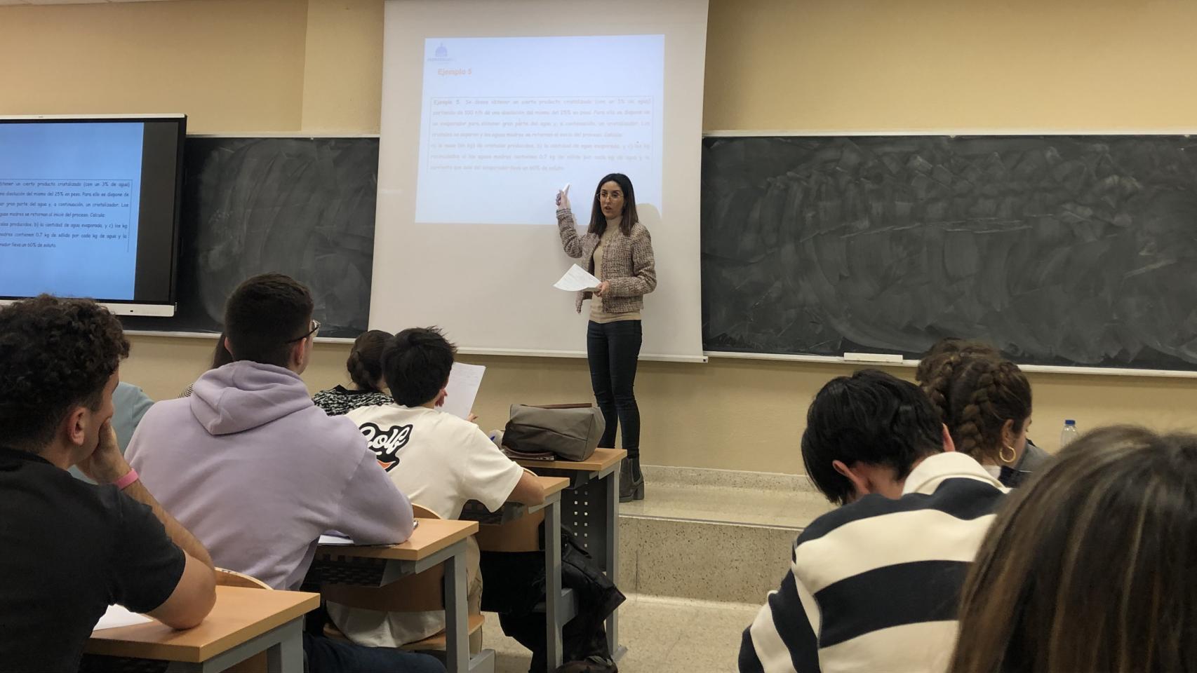 La docente Patricia García Muñoz durante una clase en la Universidad Politécnica de Madrid.