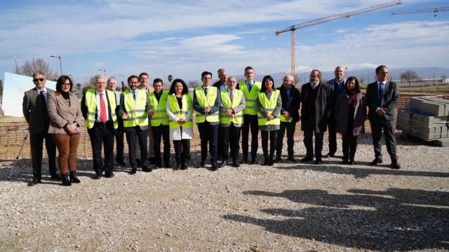 Visita institucional, encabezada por el alcalde de Granada, a las obras que complementarán el proyecto del acelerador de partículas de Escúzar.