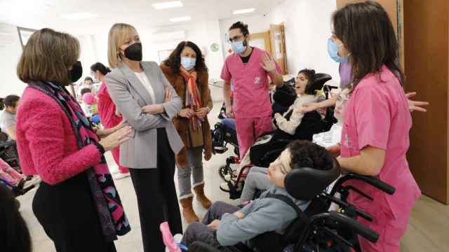 La conselleira de Política Social y Juventud, Fabiola García, visita el centro Princesa Letizia de Amencer-Aspace.