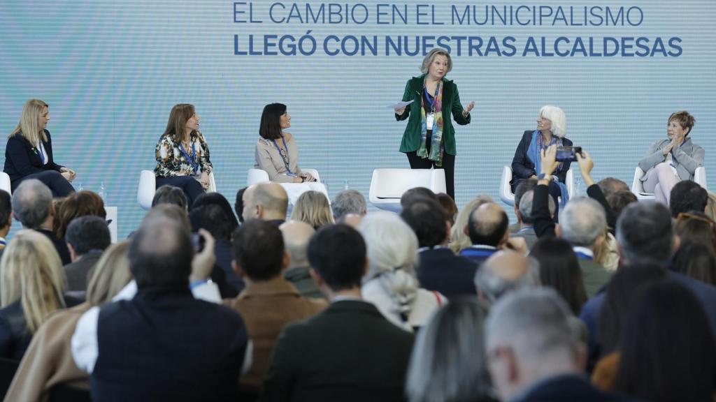 Imagen de la mesa que el PP ha dedicado a mujeres candidatas.