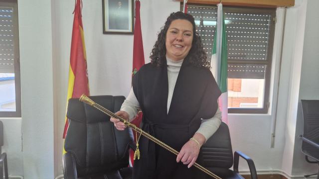 Irene González toma posesión como alcaldesa del Ayuntamiento de Cacabelos