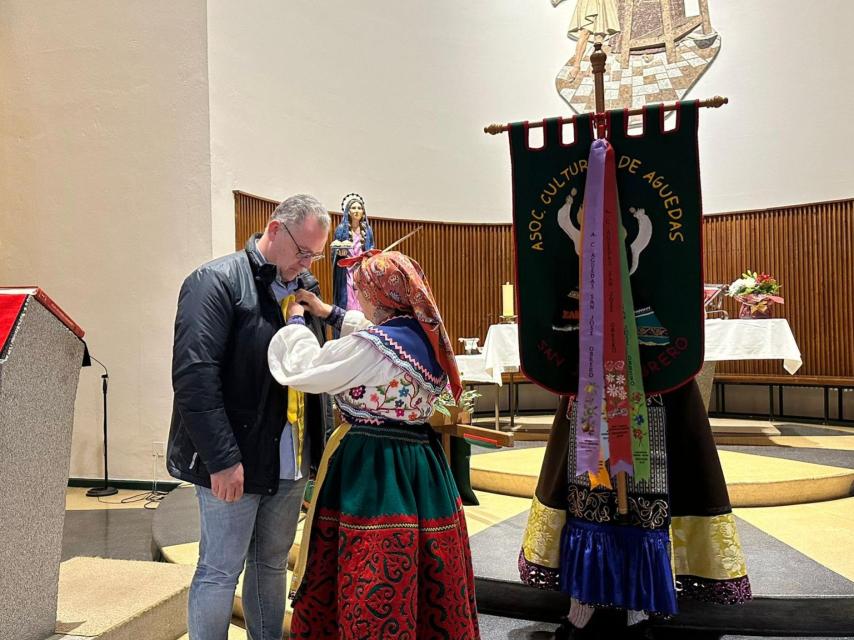 Momento del nombramiento de Jesús María Prada como Mayordomo de Honor de las Águedas de San José Obrero.