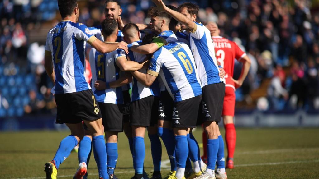 Los jugadores del Hércules, celebrando un gol.