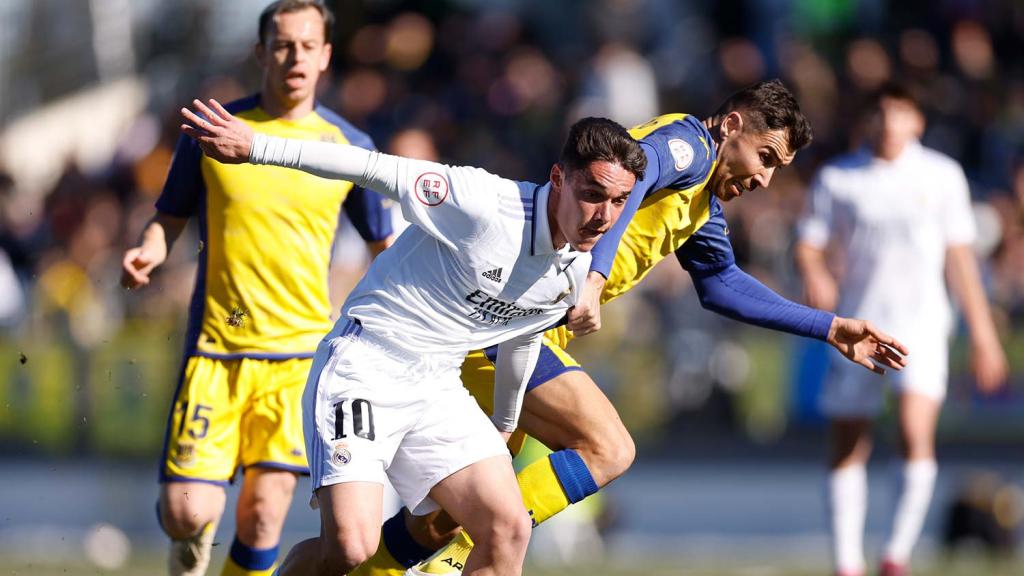 Un lance del partido entre el Real Madrid Castilla y el Alcorcón.