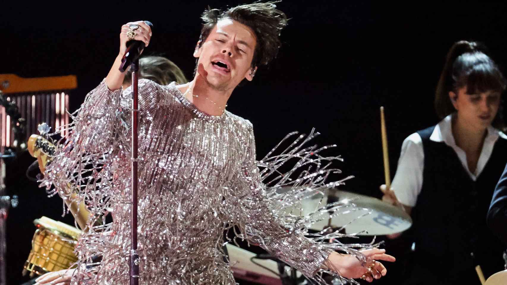 Harry Styles durante su actuación en la gala de los premios Grammy 2023. Foto: Reuters/Mario Anzuoni