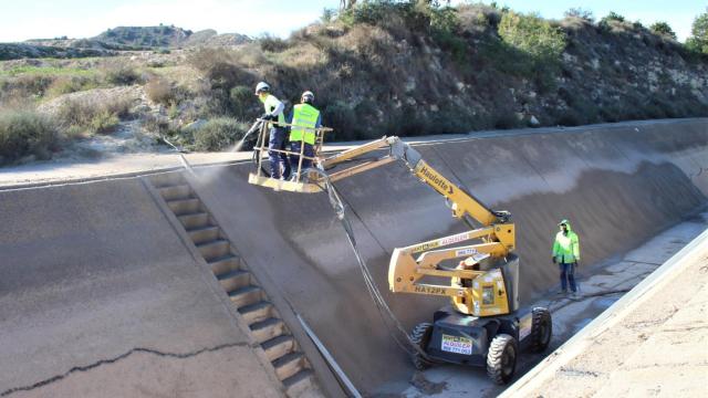 Trabajos en las conducciones del trasvase Tajo-Segura.