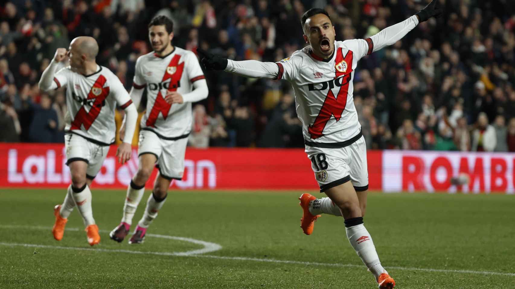 Álvaro García, celebrando su gol al Almería