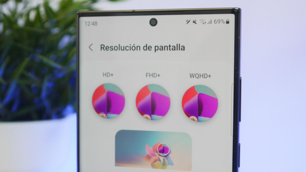 Cómo usar el agujero en la pantalla como botón