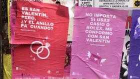 Algunos carteles de la campaña en las calles de A Coruña
