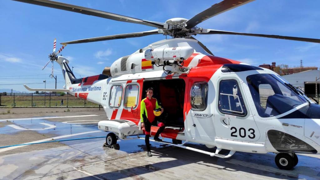 Lucía momentos antes de subir al helicóptero para hacer una misión.