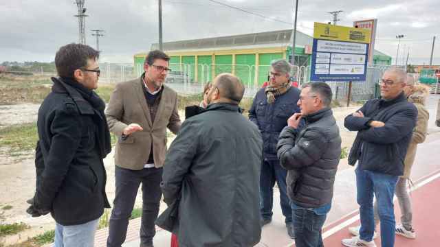 El diputado Javier Gutiérrez en su visita a Novelda.