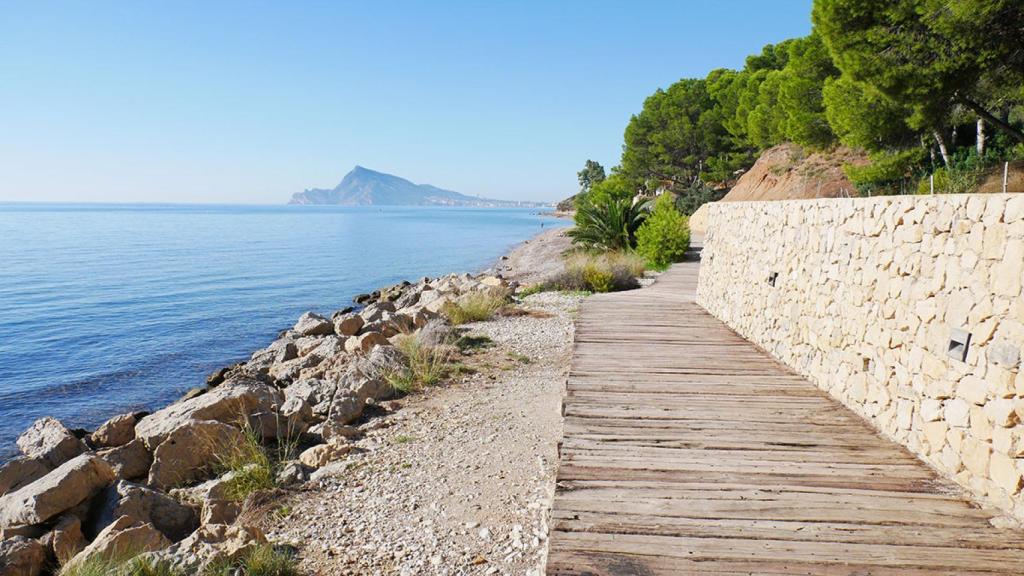 Ruta por la bahía de Altea, que ya forma parte de la red de Senderos Azules.