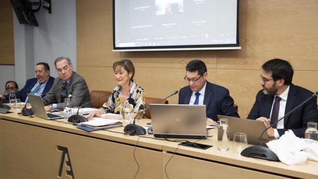 Javier Martín junto a la presidenta del CGAE, Victoria Ortega.