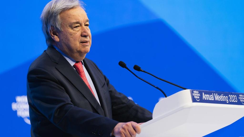 El Secretario General de la ONU, Antonio Guterres, habla durante la sesión de las Naciones Unidas en la Reunión Anual 2023 del Foro Económico Mundial.