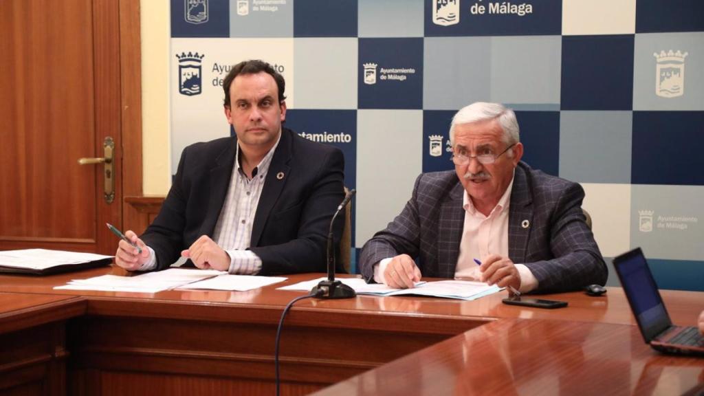 Manuel Díaz, gerente de Smassa, y José del Río, concejal de Movilidad.