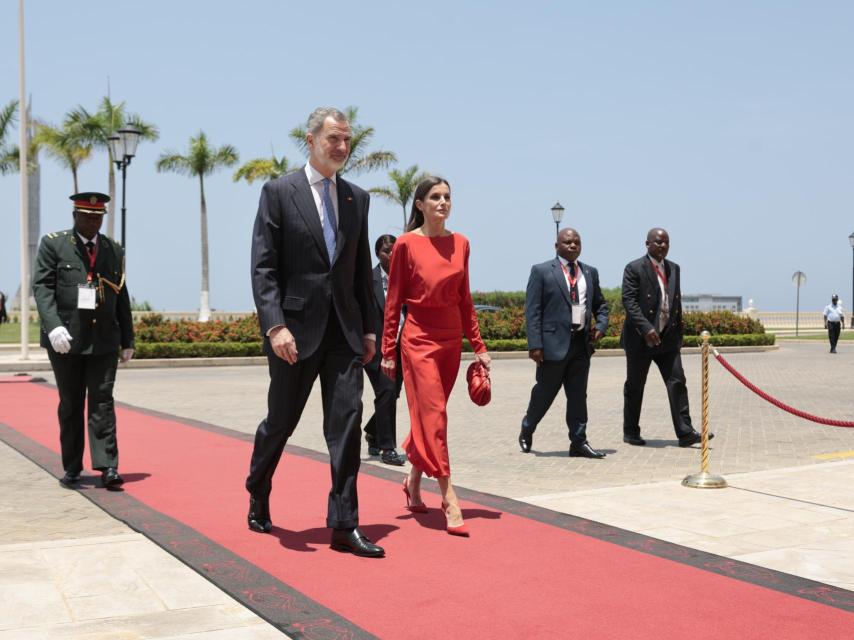 Los Reyes a su llegada a la Asamblea.