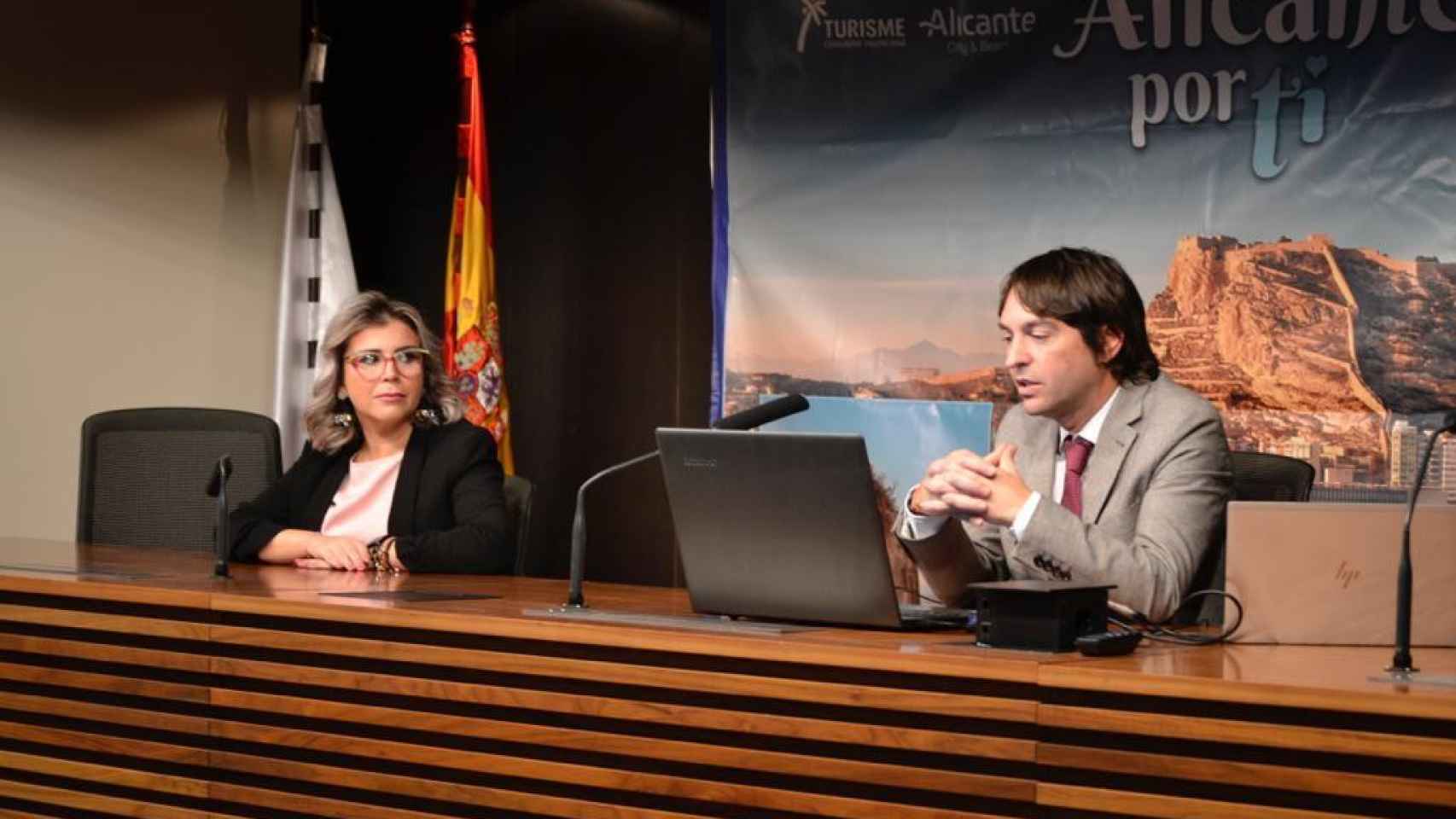 Mari Carmen Sánchez, este miércoles, junto a Alfonso Hernández, de Auren, en la presentación el plan.