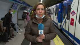 Una reportera de Telecinco comparte su divertido momento mientras grababa una noticia en el metro