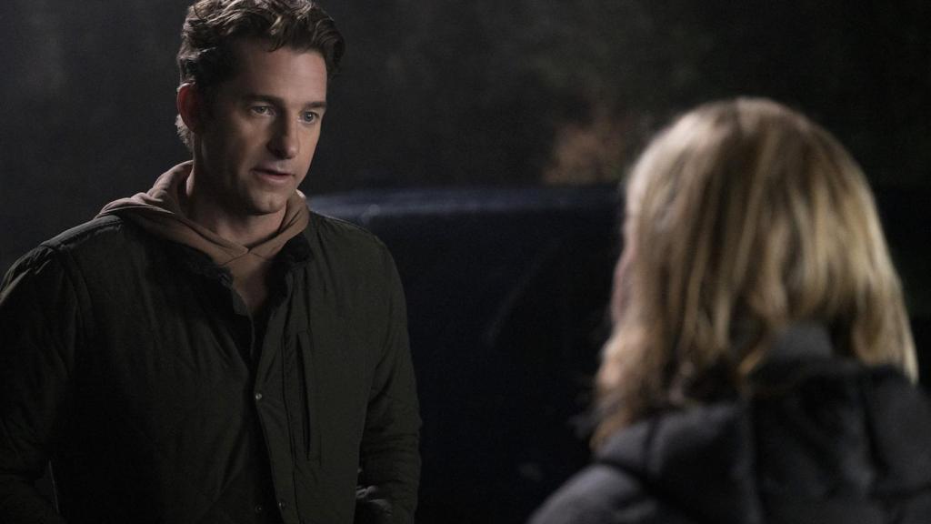 Scott Speedman como Matthew Engler en la temporada 3 de 'You'.