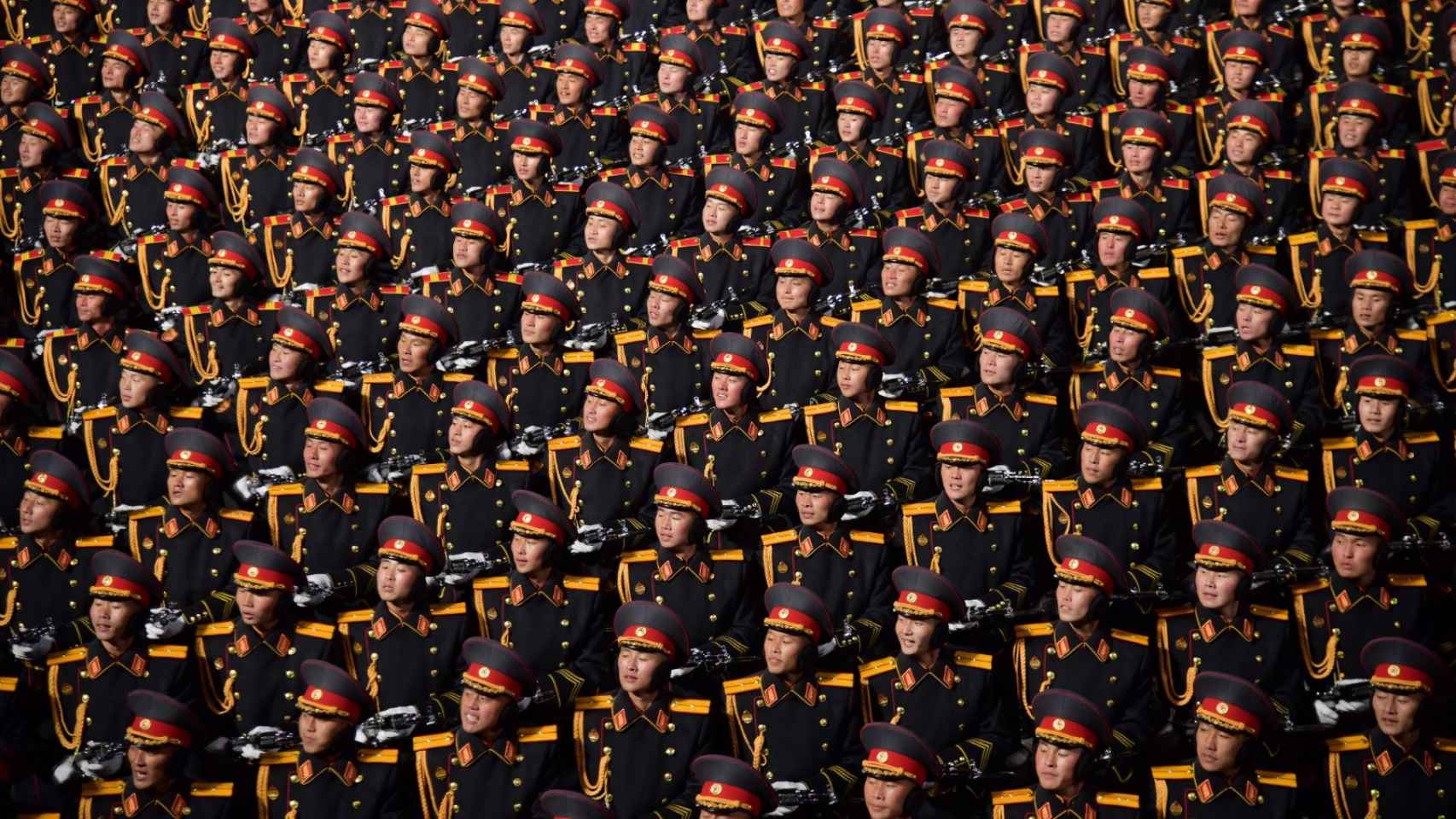 Militares norcoreanos durante el desfile.