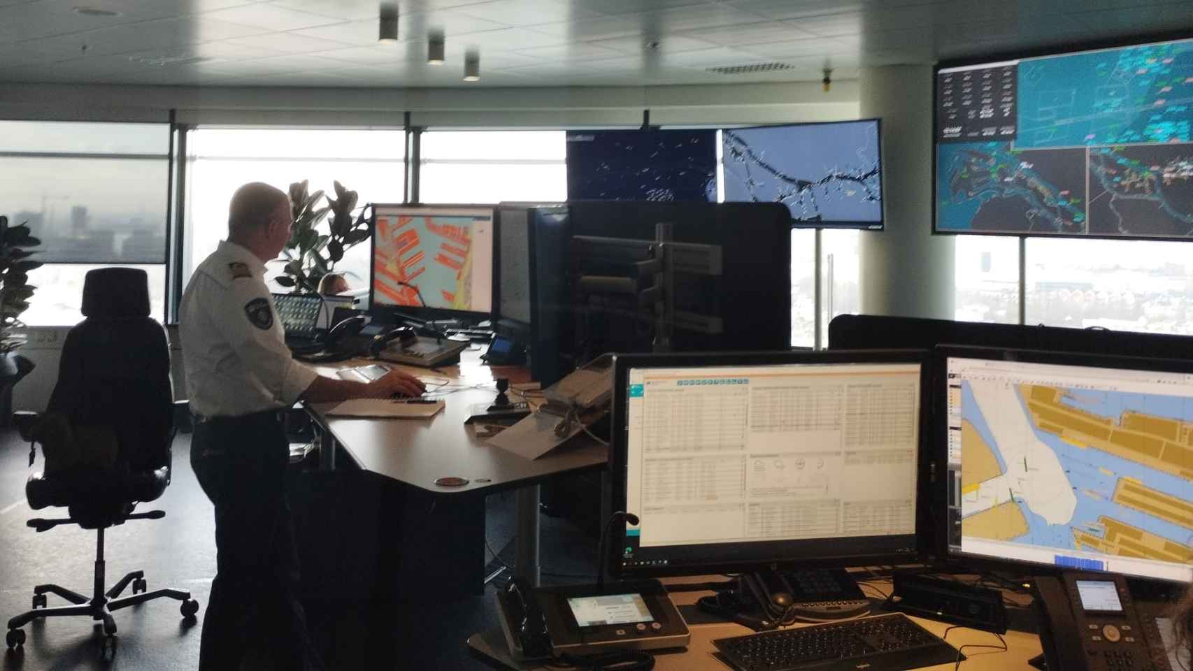 El centro de coordinación del puerto de Róterdam, por dentro.
