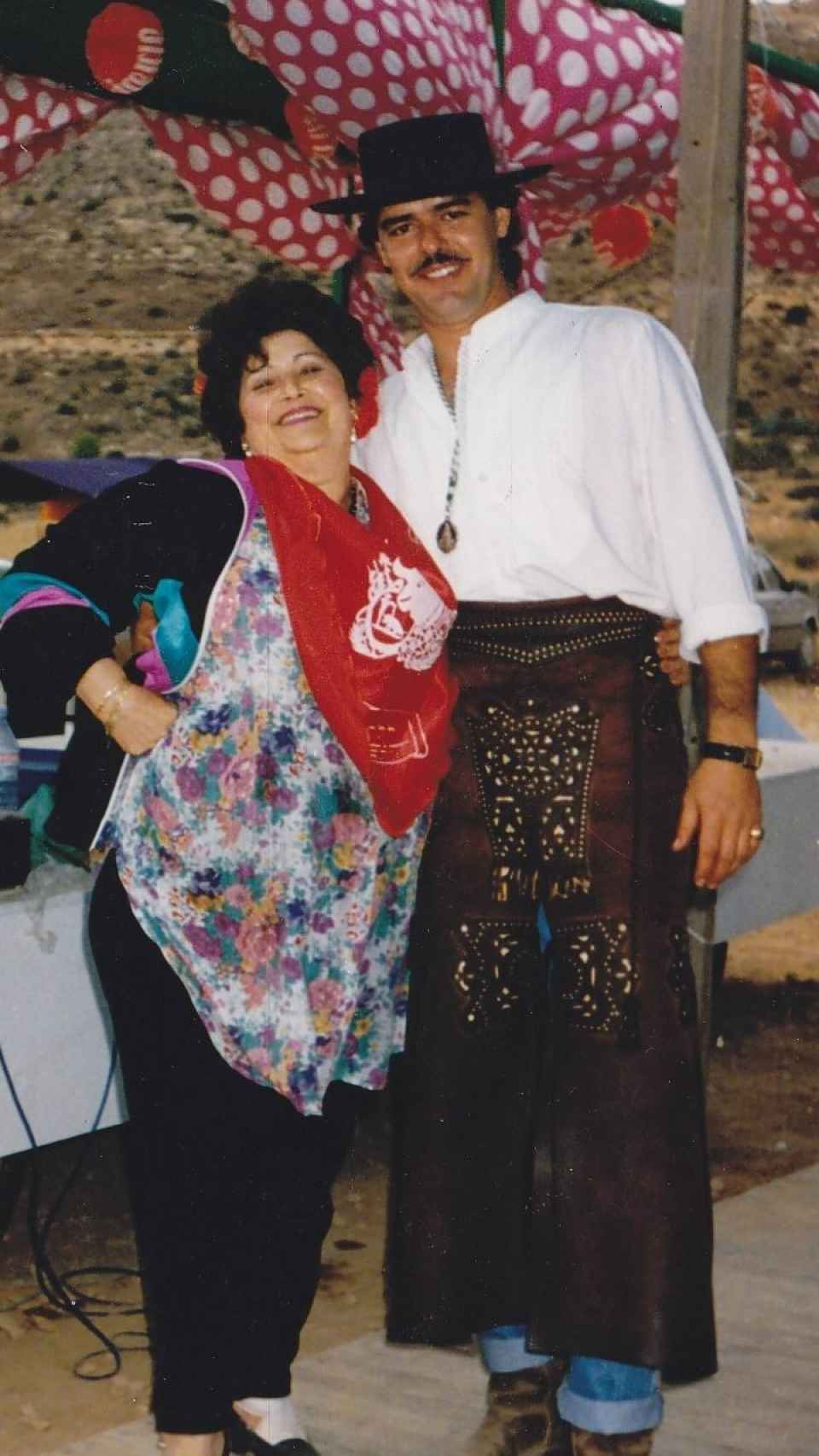Francisco, devoto del Camino del Rocío, junto a su madre, Carmen.