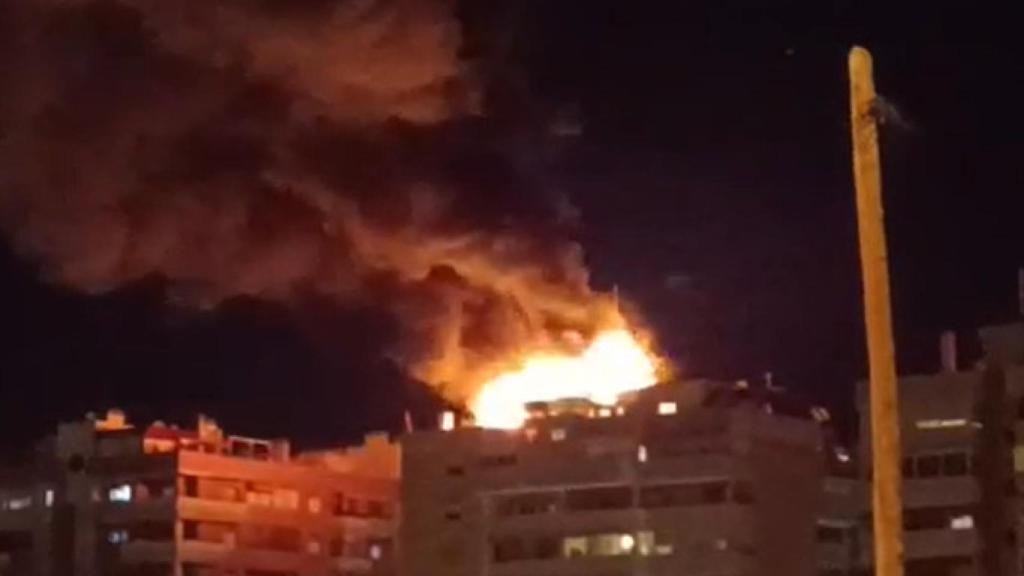 El incendio en el ático de la Avenida Miriam Blasco de Alicante.