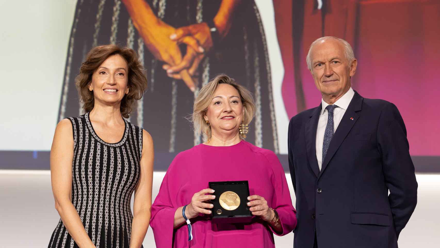 Ángela Nieto recibe el premio L'Oréal-Unesco For Women In Science.