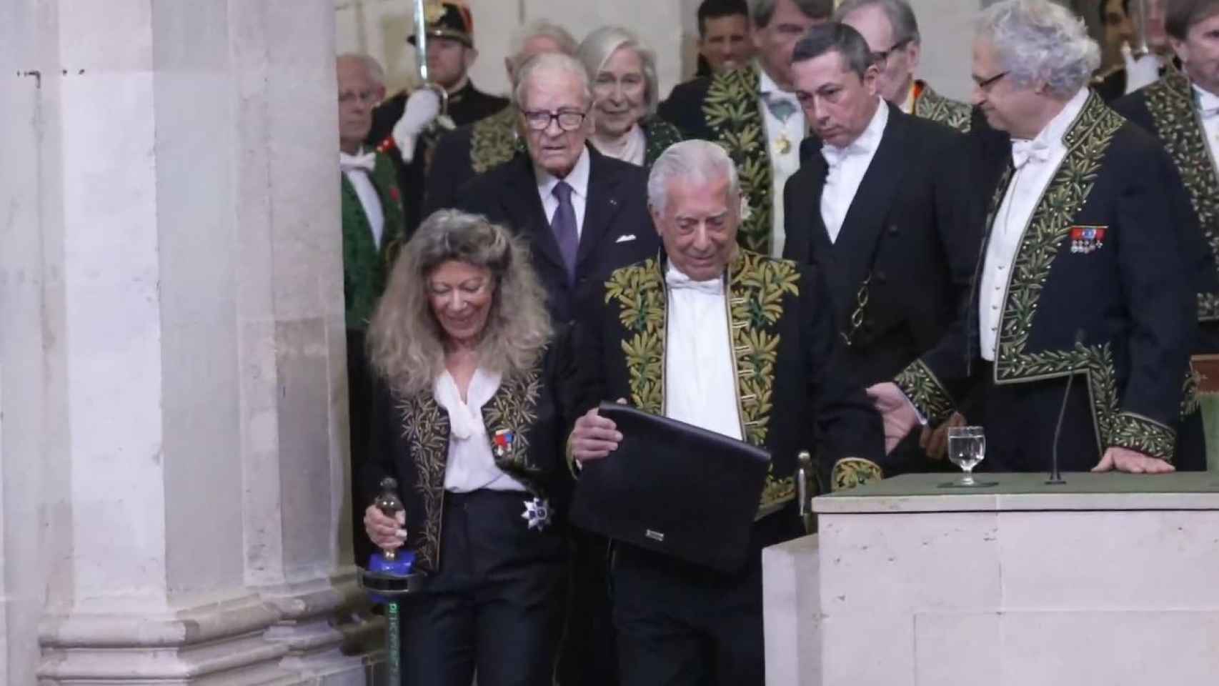 Mario Vargas Llosa a su llegada a la Academia Francesa.