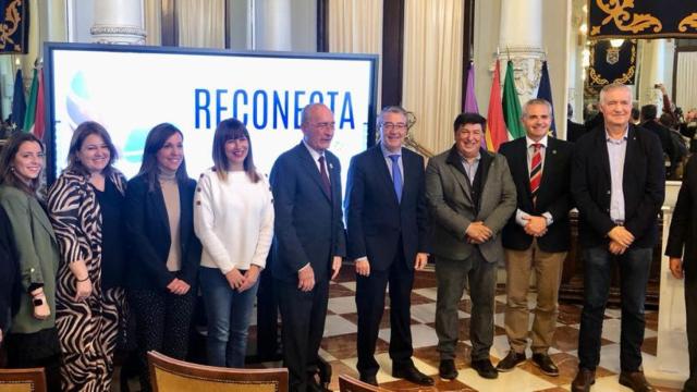 Los participantes en la inauguración de Reconecta en Málaga