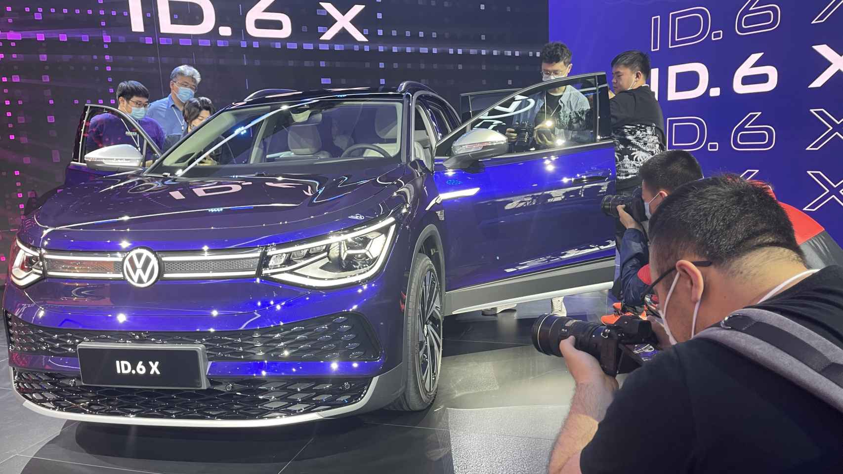 Volkswagen muestra uno de sus últimos modelos en el Salón de Shanghai.
