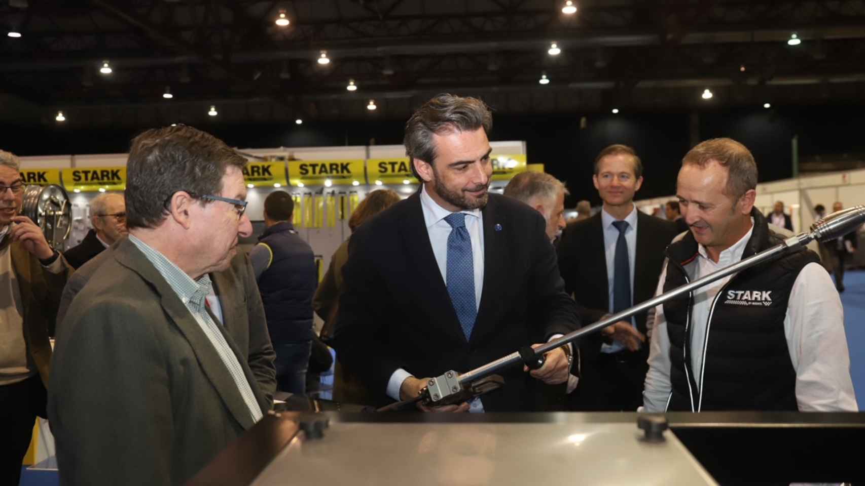 El vicepresidente segundo y conselleiro de Presidencia, Justicia y Deportes, Diego Calvo, y el diputado provincial Carlos López Font en Expoferr.