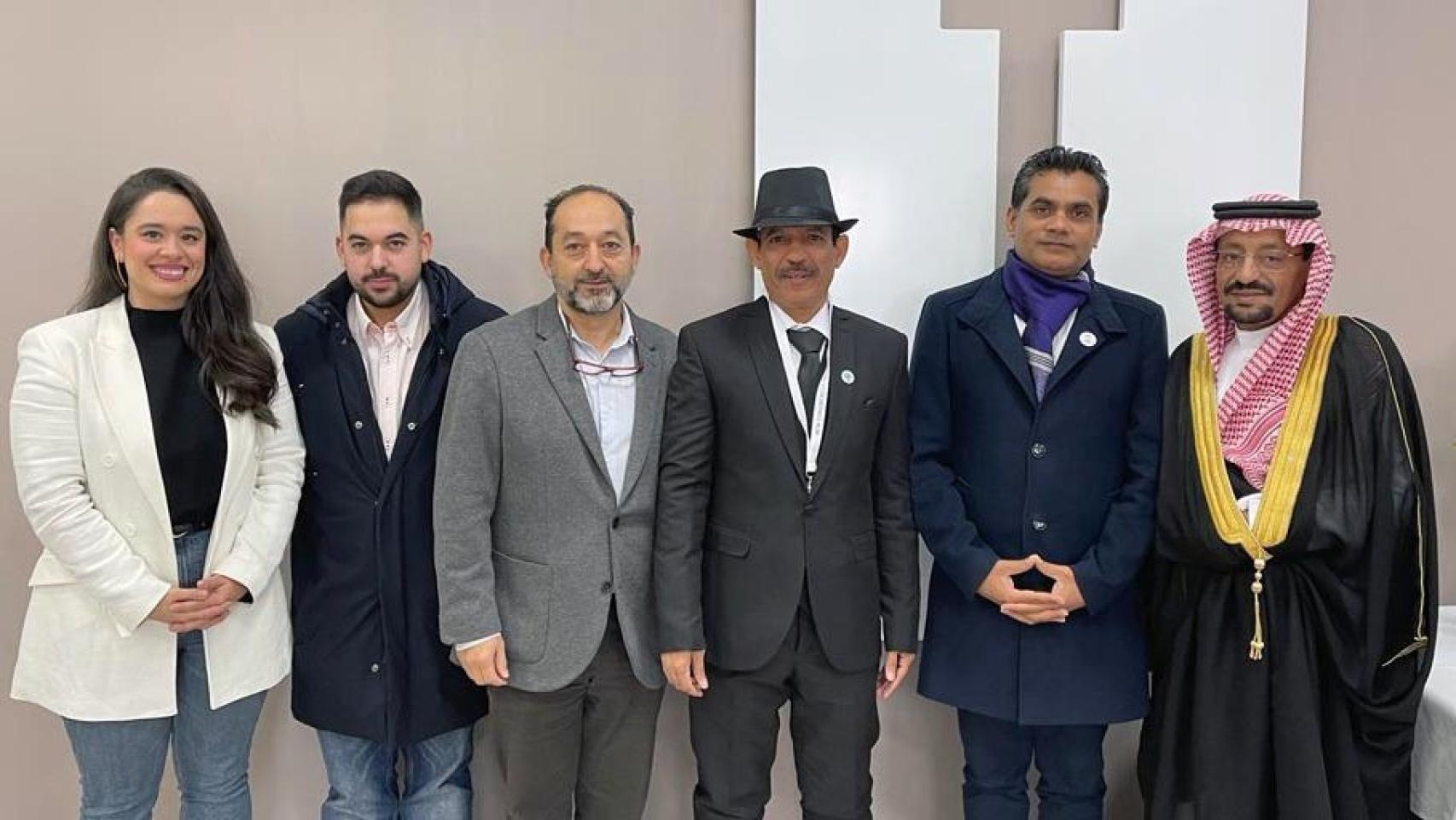 Ricardo Gómez, tercer por la derecha, junto a Muhammad Sharif, representante de ICESCO, (segundo por la izquierda y el jeque durante su estancia en Salamanca